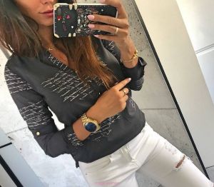 Интересна и лека блузка с надписи в черно