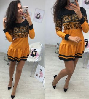 Къса плисирана рокля в жълто с черни мотиви - код 2139