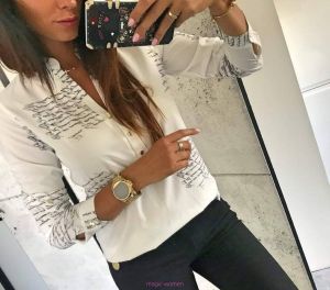 Интересна и лека блузка с надписи в бяло