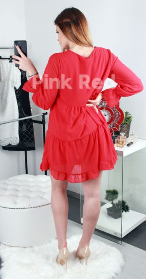 Ефирна плисирана рокля в тъмно синьо с ефектна брошка