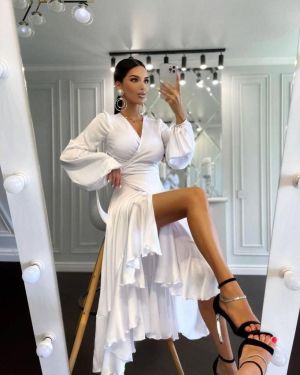 Елегантна бяла рокля от сатен - код 2340